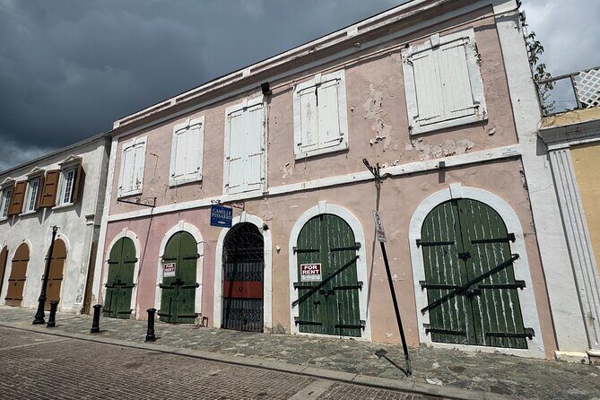 Ghosts and Legends of St. Thomas Charlotte Amalie Walking Tour - Stop 5: Emancipation Garden and the ghostly secret