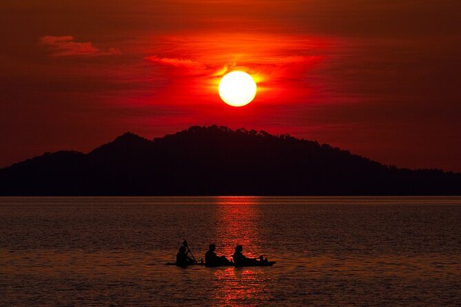 Illuminated Night Kayaking at the Elysian Resort - Drinks at the End: Fruit and Rum Punch Back on Shore